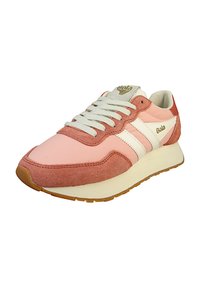 Różowe i koralowe buty biegowe z zamszową i materiałową cholewką, białymi akcentami, złotym logo, wyściełanym językiem i kremową gumową podeszwą.