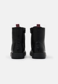 Geox Botines con cordones - black