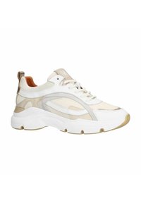 Witte en beige sneakers met gaaspanelen, ronde neus, chunky zool en logo-accenten op de tong en hiel. Gladde en gestructureerde oppervlakken.