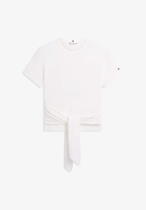 Witte korte mouw t-shirt met ronde hals en een stofstrikdetail aan de voorkant dat in het midden naar beneden hangt.