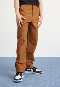 Nike Sportswear - CLUB PANT - Cargobukse - lt british tan/lt british tan Miniatyrbilde 1