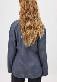 NA-KD TAILORED - Paitapusero - light grey stripe