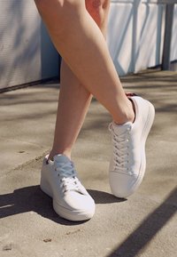 Paul Smith LEE - Športni copati - white