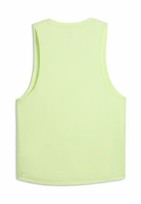 Αμάνικη αθλητική μπλούζα ανοιχτού κίτρινου χρώματος με στρογγυλή λαιμόκοψη και μικρό ανακλαστικό λογότυπο Puma στο επάνω μέρος της πλάτης.