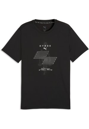 Czarny sportowy t-shirt z krótkim rękawem z białymi logo Puma i HYROX, poziomymi liniami oraz tekstem "World union of Fitness Racing" z przodu.