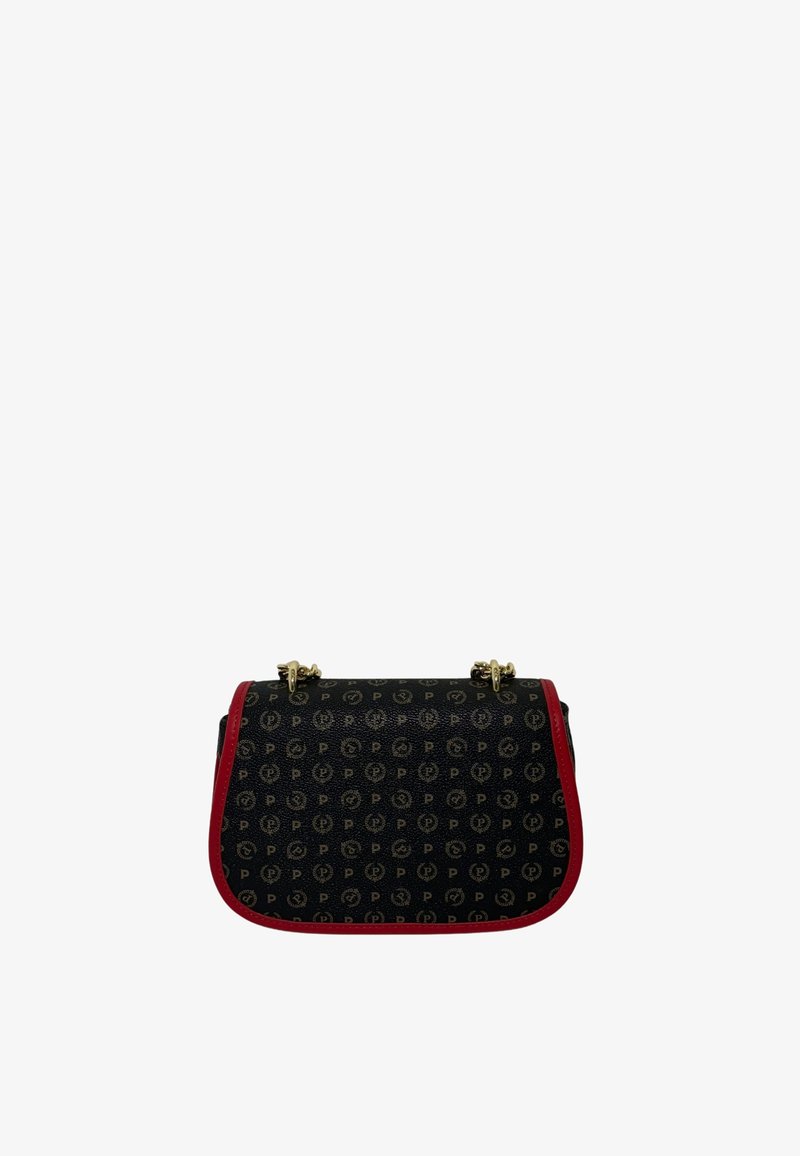 Borsa nera con motivo logo dorato, rifiniture in pelle rossa e dettagli hardware dorati. Forma strutturata con chiusura a patta.