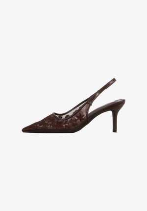 Bruine pumps met spits toelopende neus, slingback design met een bloemenkantlaag en een dunne stiletto hak van gemiddelde hoogte.