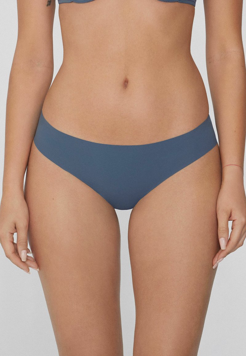 Modré plavkové spodky s elegantní, hladkou tkaninou, středním krytím a bezšvovým pasem.