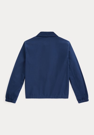 Jachetă bleumarin cu guler clasic, mâneci lungi cu manșete elastice și o textură netedă. Design simplu, fără închizători vizibile.