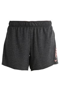 Tmavě šedé sportovní šortky s elastickým pasem a růžovým logem Nike na levém lemu.