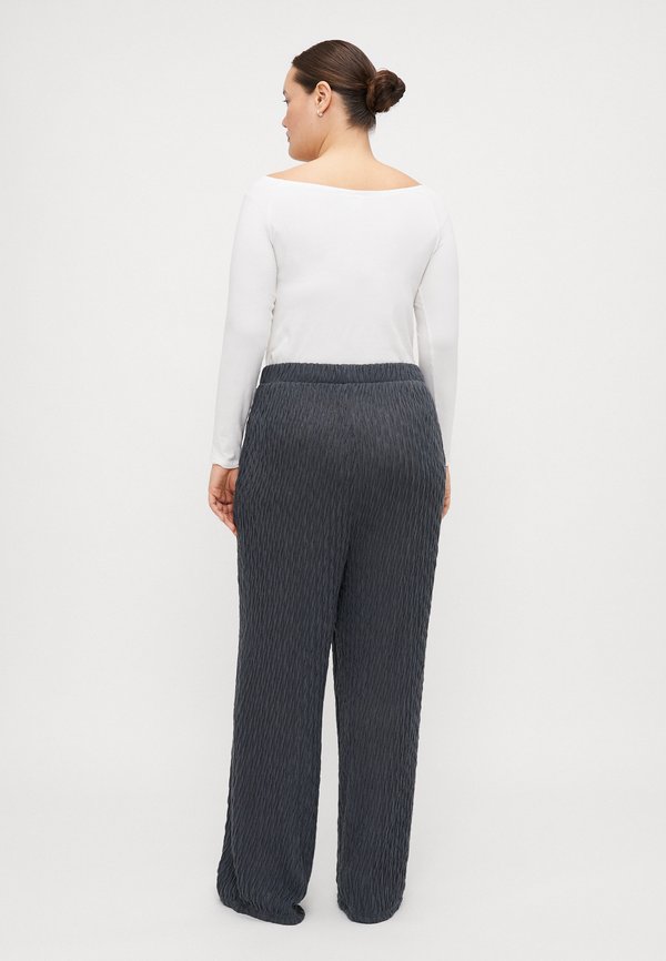 VMCFIE WIDE - Trousers - asphalt2