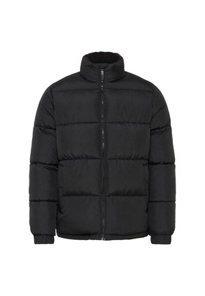 Zwarte pufferjack met verticale gestikte ontwerpen, hoge kraag, rits aan de voorkant, elastische manchetten en een ontspannen pasvorm, gemaakt van geïsoleerde stof.