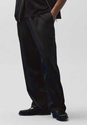 Bershka SUPER DARTED - Pantalon classique - black