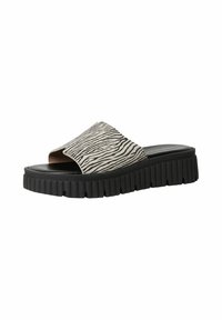 Sandal z odprtimi prsti s zgornjim delom z zebrovim vzorcem, črnim teksturiranim podplatom in širokim trakom za stabilnost in udobje.