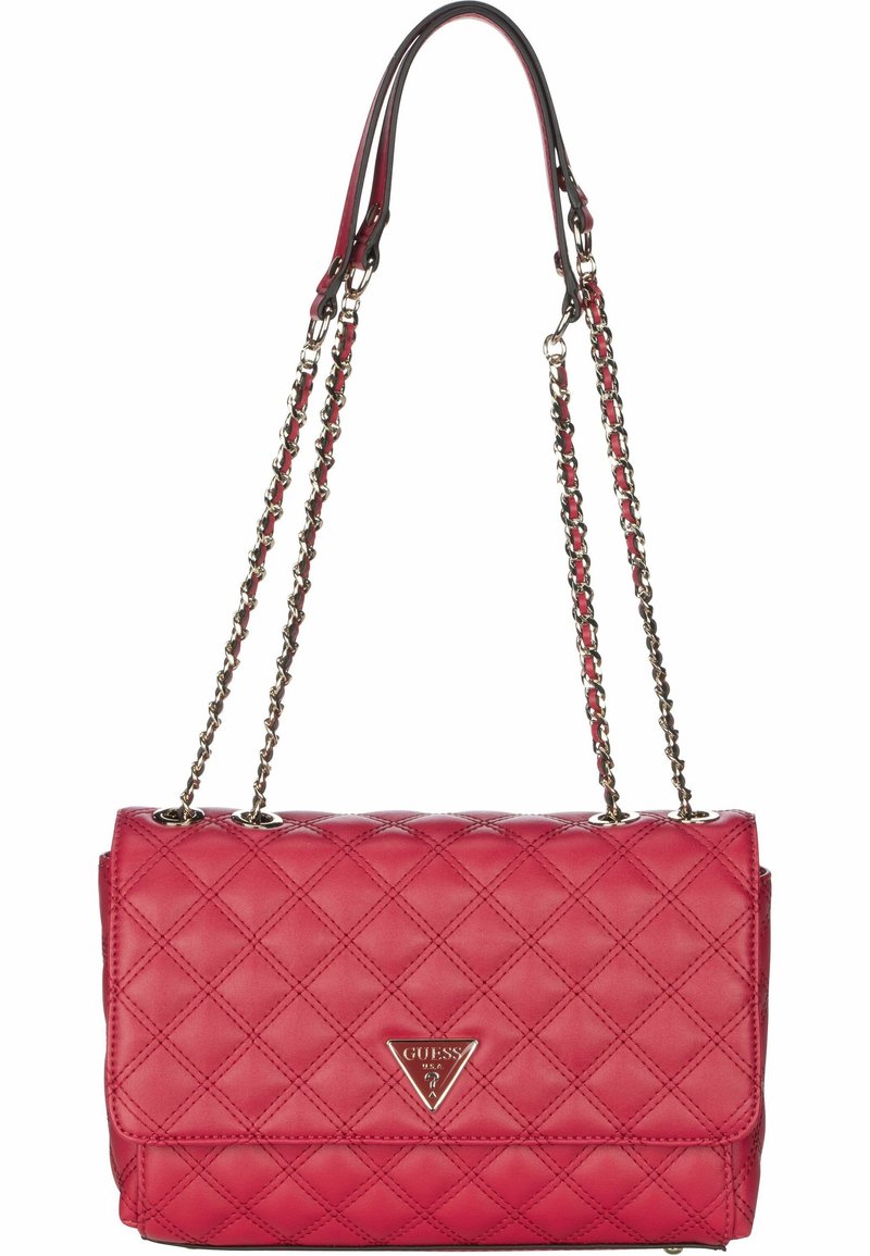 Borsa a tracolla in pelle trapuntata rossa con chiusura a patta. Presenta un logo a triangolo dorato e doppi manici a catena con dettagli in pelle.