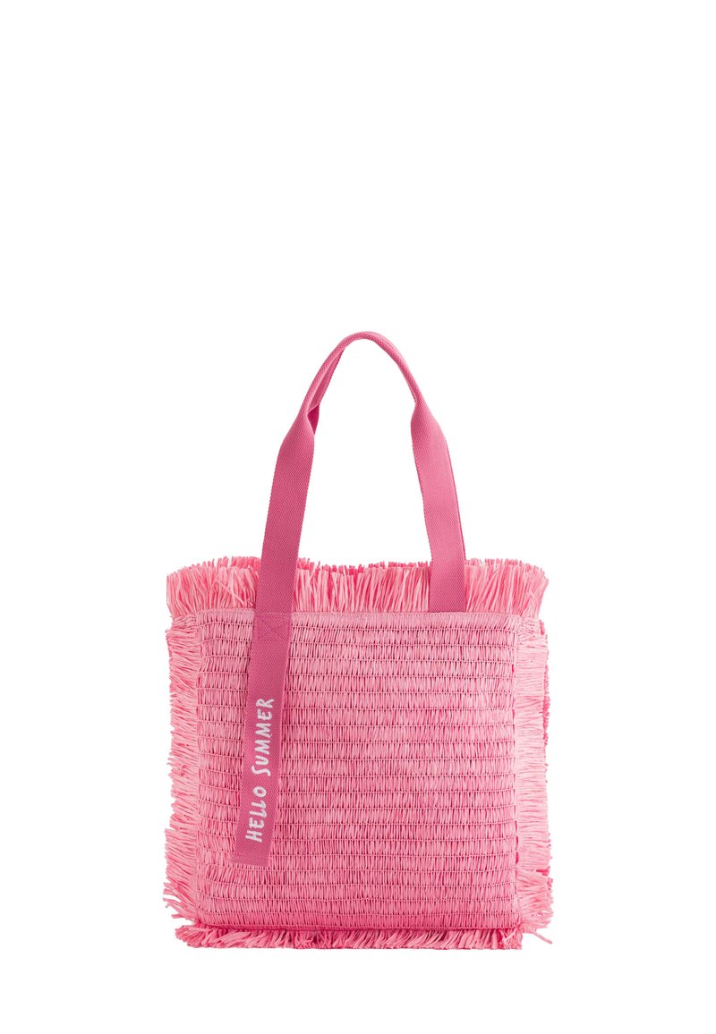 Rosa vävd strandväska med fransade kanter, utrustad med ett enfärgat rosa bärhandtag märkt "HEJ SOMMAR" i en kontrasterande stil.