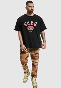 ecko unltd. BOXY CUT - T-shirts med print - black