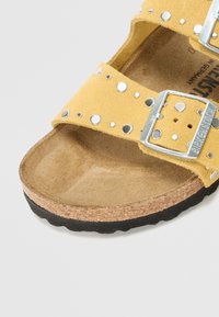 Thumbnail Image 9