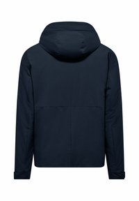 Giacca impermeabile navy con cappuccio, caratterizzata da una texture liscia, design aderente e una cucitura nella parte superiore della schiena per un tocco di dettaglio in più.