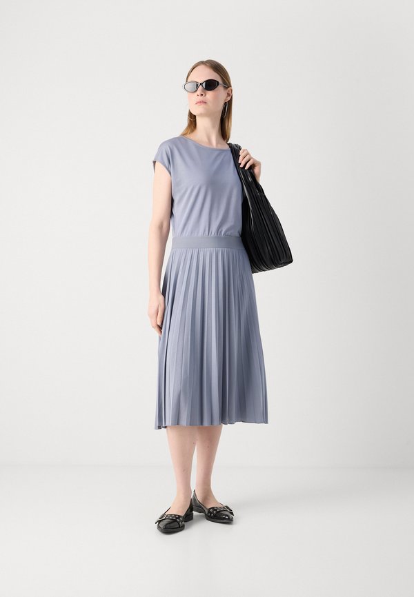 DRESS SHORT SLEEVE ROUND NECK PLISSÈE - Jersey dress - nordic sea2