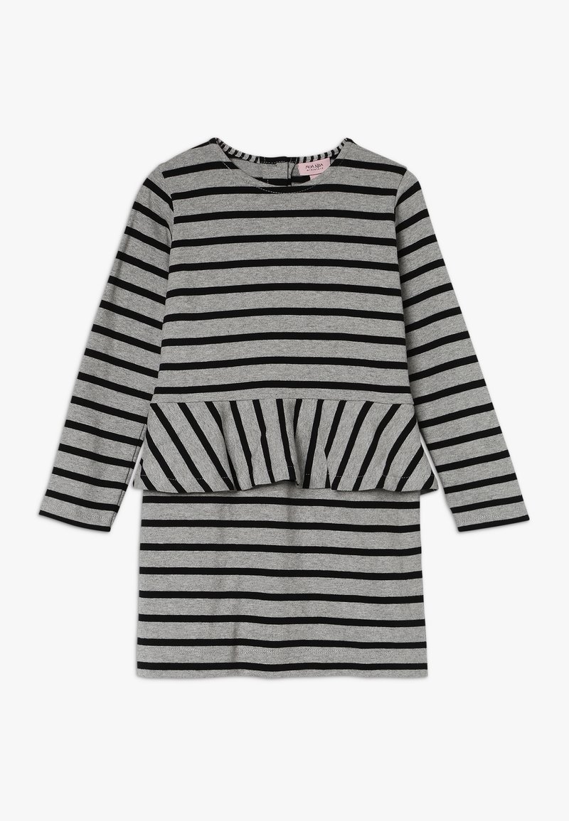 Robe grise à manches longues pour filles avec des rayures noires horizontales, dotée d'un volant péplum à la taille avec des rayures verticales.