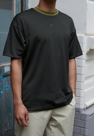 T-shirt con stampa - black