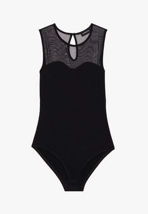 Body negro con un yugo de malla, diseño sin mangas, escote redondeado y espalda con corte en forma de llave. Presenta una tela suave y elástica con un detalle mínimo.