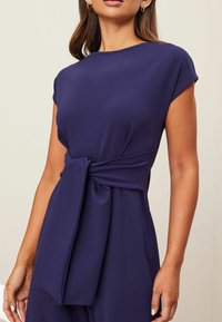 Lipsy SLEEVE TIE FRONT - Kombinezonas - navy