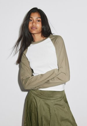 Stradivarius, BASEBALL-STYLE LONG SLEEVE T-SHIRT - Langærmet T-shirt - khaki
