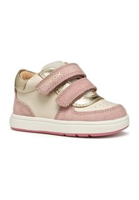 Sneakers basse rosa e oro con due cinturini in velcro, realizzati in suede e pelle, punta perforata e suola in gomma con accenti rosa.