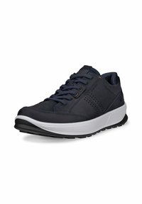 Scarpe sportive blu navy in materiale sintetico, dotate di una suola bianca, accenti testurizzati e dettagli perforati lungo i lati.
