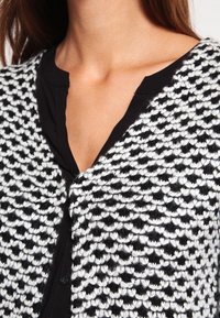 Soyaconcept Chaqueta de punto - black