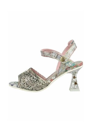 Sandalia abierta de mujer con tira frontal plateada tejida, correa de tobillo ajustable con relieve floral, detalles multicolores y tacón transparente acampanado.