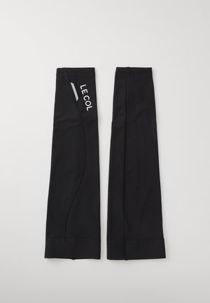 Mânuși negre pentru brațe cu un design elegant, realizate dintr-un material elastic cu un branding subtil. Textură netedă și potrivire funcțională pentru ciclism.