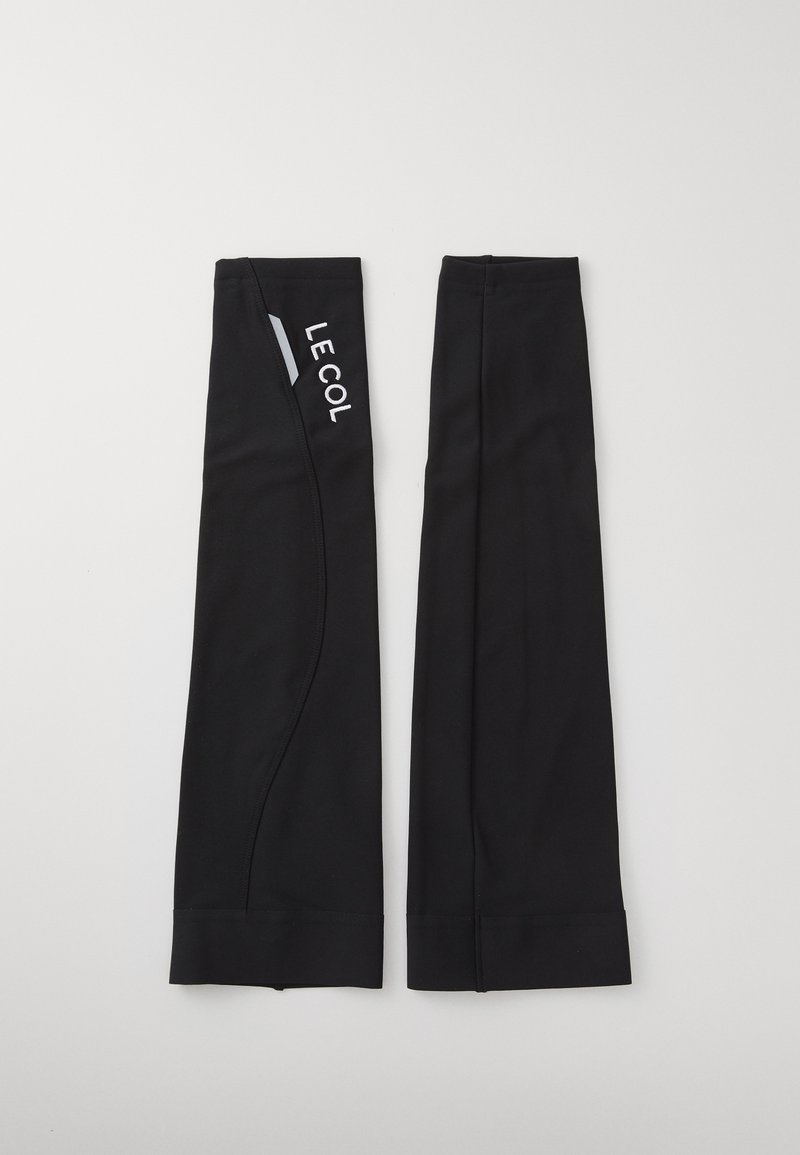 Mangas térmicas negras con un diseño elegante, fabricadas con un tejido elástico y con un branding sutil. Textura suave y ajuste funcional para el ciclismo.