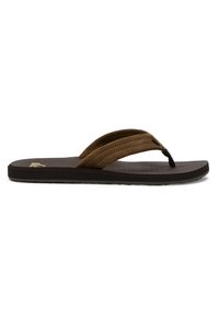 Sandale à talon en cuir marron avec des brides en daim marron, semelle intérieure texturée et semelle en caoutchouc foncé. Présente des coutures contrastées et un accent de logo.