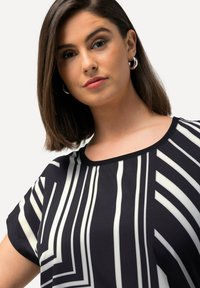 Ulla Popken Triko s potiskem - black