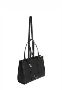 Borsa tote nera in ecopelle con doppi manici e tracolla removibile. Presenta accessori in oro e logo in rilievo sul davanti. Forma rettangolare.