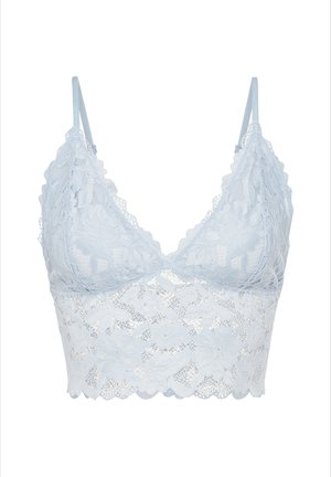 Bralette en dentelle bleu clair avec motif floral, décolleté en V, bretelles ajustables et ourlet festonné. Texture semi-transparente avec des détails délicats.