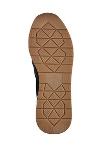 Scarpa nera con una suola in gomma flessibile e testurizzata, caratterizzata da un motivo a rombi e scanalature. Design ergonomico per grip e comfort.
