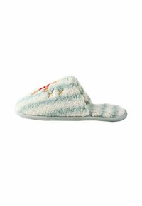Papuc fuzzy, de culoare bleu deschis și alb, cu dungi, realizat dintr-un material texturat și cu detalii brodate florale pe partea din față, talpă moale pentru utilizare în interior.