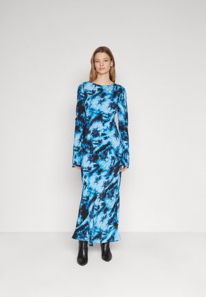 Long-sleeve maxi dress featuring a tie-dye pattern in blue and black, made of a smooth fabric with a fitted silhouette and flared hem.