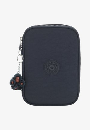Marineblå lynlåsetui med et struktureret stof, med et rundt Kipling-logo og en fluffy abe-nøglering vedhæftet.