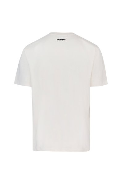 Camiseta de algodón blanca con mangas cortas, un escote redondo y un pequeño logo negro de "BARROW" en la parte superior de la espalda. Textura suave y ajuste casual.