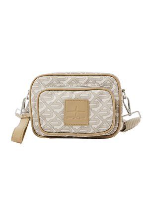 Sac bandoulière beige avec motif géométrique, finitions camel, poche zippée devant et écusson carré à logo cousu au centre.