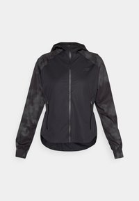 Schwarze Zip-Jacke mit Kapuze. Verfügt über kontrastierende Texturen an den Ärmeln, zwei Reißverschlusstaschen auf der Vorderseite und einen abgerundeten Saum.