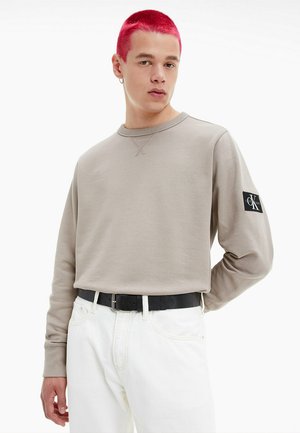 MONOGRAM SLEEVE BADGE - Sweatshirt - perfect taupe