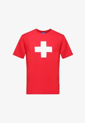 T-shirt rossa in cotone con un grande logo bianco della croce svizzera sul davanti. Design classico a girocollo con maniche corte.