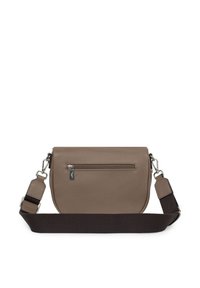 Borsa a tracolla in pelle marrone con forma rettangolare, cinturino in tessuto regolabile e tasca con zip sul retro. Texture liscia, design minimal.