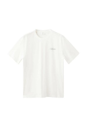 Camiseta blanca de manga corta con cuello redondo y texto pequeño en cursiva "Palmeira" en el área izquierda del pecho.